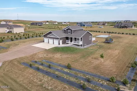 2471 Eugene Dr N, Mandan, ND 58554 photo 4