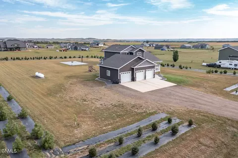 2471 Eugene Dr N, Mandan, ND 58554 photo 2