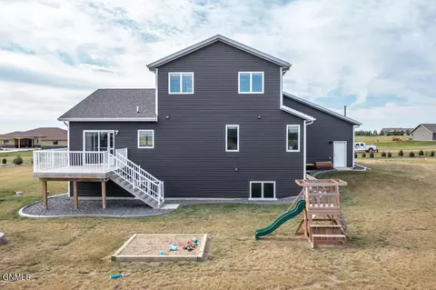 2471 Eugene Dr N, Mandan, ND 58554 photo 36