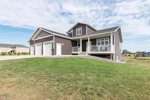 2471 Eugene Dr N, Mandan, ND 58554 photo 5