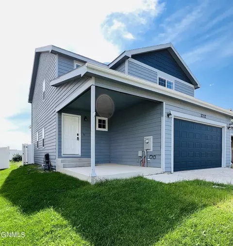 2717 23rd St W, Williston, ND 58801 photo 2