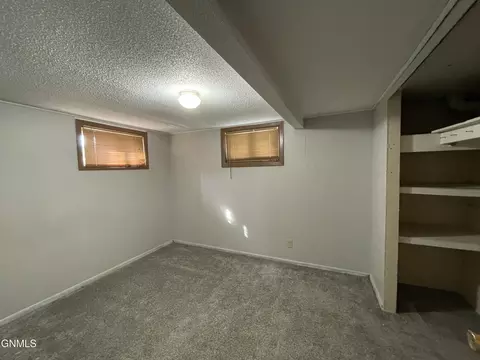 912 8th Ave W, Williston, ND 58801 photo 7