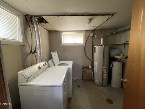 912 8th Ave W, Williston, ND 58801 photo 11