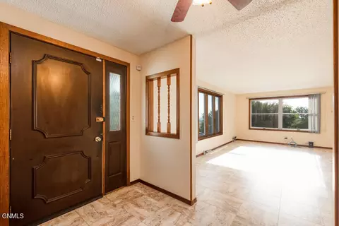 3501 Hillside Rd, Mandan, ND 58554 photo 5