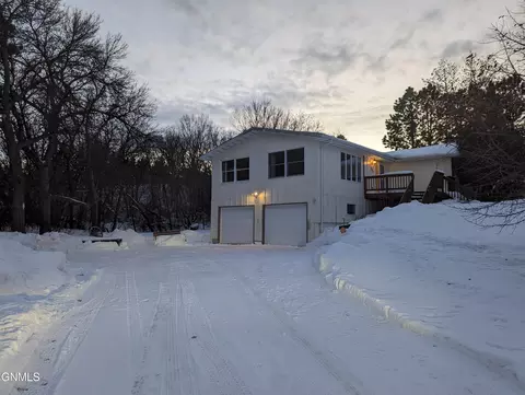 3501 Hillside Rd, Mandan, ND 58554 photo 1