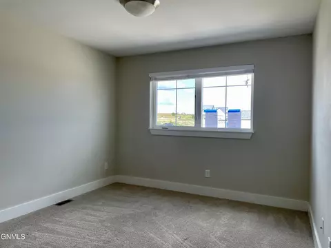 2703 30th St W, Williston, ND 58801 photo 5