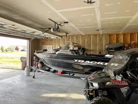 5465 Nicholas Ave NW, Williston, ND 58801 photo 16
