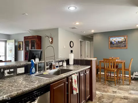 5465 Nicholas Ave NW, Williston, ND 58801 photo 5