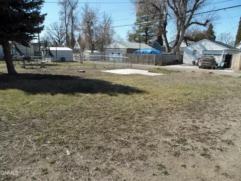 1217 1st Ave E, Williston, ND 58801 photo 3