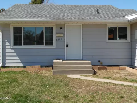 1217 1st Ave E, Williston, ND 58801 photo 1