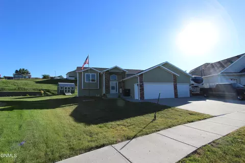 1118 Horseman Loop, Bismarck, ND 58501 photo 5