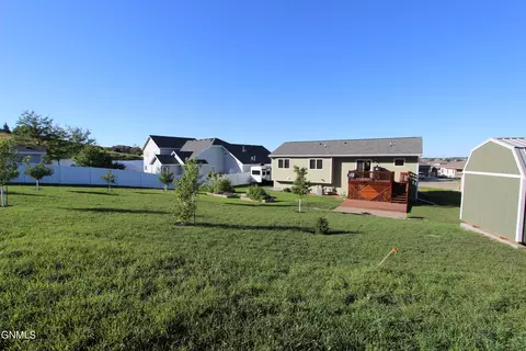 1118 Horseman Loop, Bismarck, ND 58501 photo 11