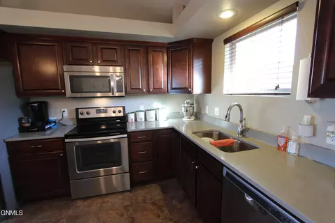 1118 Horseman Loop, Bismarck, ND 58501 photo 19
