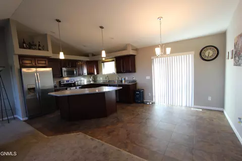 1118 Horseman Loop, Bismarck, ND 58501 photo 17