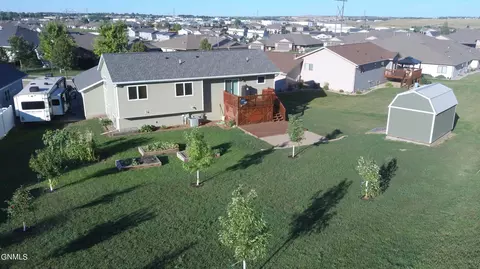 1118 Horseman Loop, Bismarck, ND 58501 photo 3