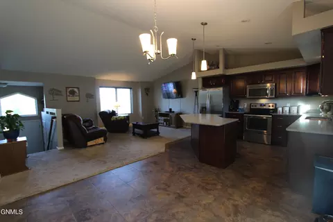 1118 Horseman Loop, Bismarck, ND 58501 photo 16