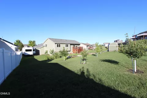 1118 Horseman Loop, Bismarck, ND 58501 photo 12