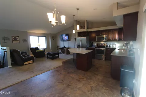1118 Horseman Loop, Bismarck, ND 58501 photo 21