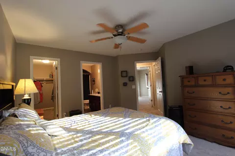 1118 Horseman Loop, Bismarck, ND 58501 photo 26