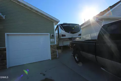 1118 Horseman Loop, Bismarck, ND 58501 photo 6