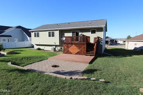 1118 Horseman Loop, Bismarck, ND 58501 photo 10