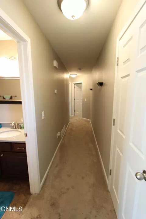 1118 Horseman Loop, Bismarck, ND 58501 photo 23