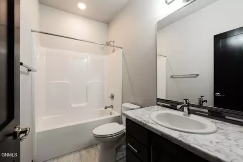 4701 Normandy St, Bismarck, ND 58503 photo 21