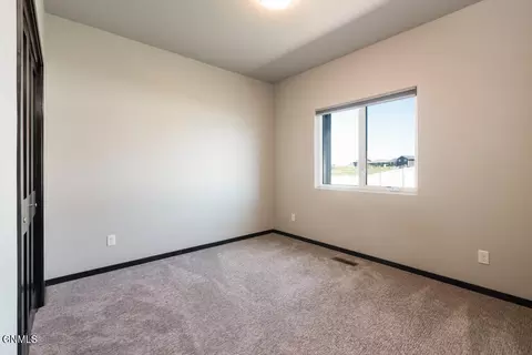 4701 Normandy St, Bismarck, ND 58503 photo 20
