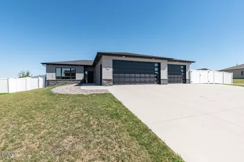 4701 Normandy St, Bismarck, ND 58503 photo 9