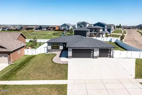 4701 Normandy St, Bismarck, ND 58503 photo 3