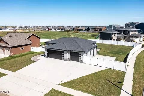 4701 Normandy St, Bismarck, ND 58503 photo 4