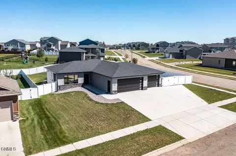 4701 Normandy St, Bismarck, ND 58503 photo 2