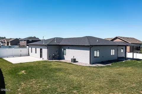 4701 Normandy St, Bismarck, ND 58503 photo 32