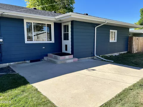 1522 5th Ave W, Williston, ND 58801 photo 4