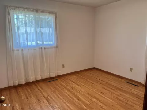 1522 5th Ave W, Williston, ND 58801 photo 22