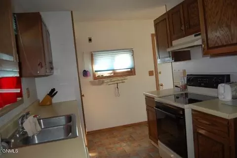 318 12th Ave SW, Sidney, MT 59270 photo 5