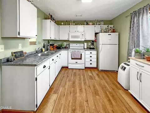 2703 19th Ave W, Williston, ND 58801 photo 12