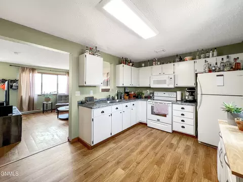 2703 19th Ave W, Williston, ND 58801 photo 13