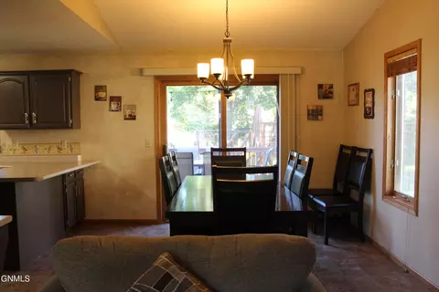 936 Capitol Ave E, Bismarck, ND 58501 photo 4