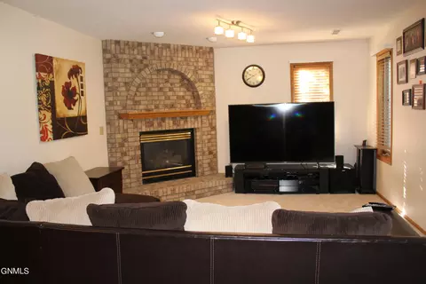 936 Capitol Ave E, Bismarck, ND 58501 photo 14