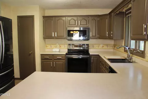 936 Capitol Ave E, Bismarck, ND 58501 photo 11
