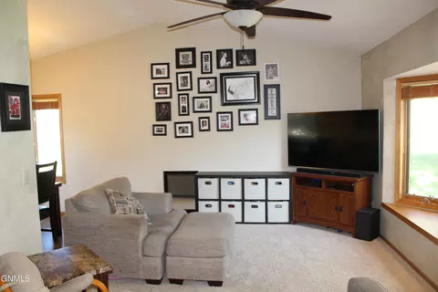 936 Capitol Ave E, Bismarck, ND 58501 photo 13
