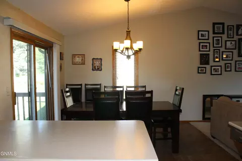 936 Capitol Ave E, Bismarck, ND 58501 photo 12