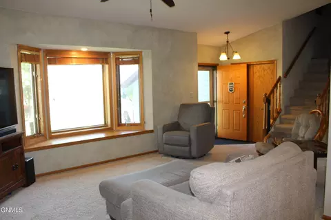 936 Capitol Ave E, Bismarck, ND 58501 photo 5