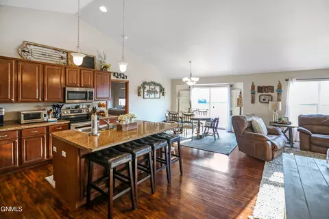3330 3rd Ave E, Williston, ND 58801 photo 10