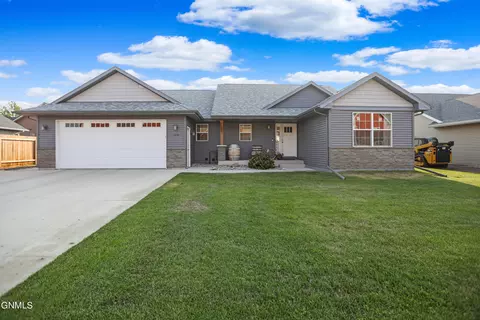 3330 3rd Ave E, Williston, ND 58801 photo 1