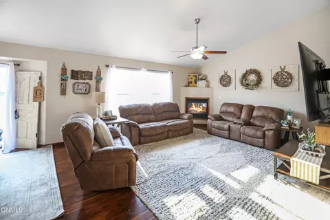 3330 3rd Ave E, Williston, ND 58801 photo 7