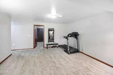 3330 3rd Ave E, Williston, ND 58801 photo 33