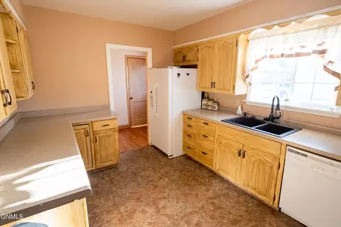 822 2nd Ave E, Williston, ND 58801 photo 21