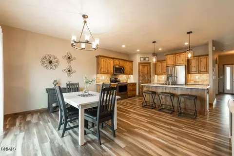711 Calvert Dr, Bismarck, ND 58503 photo 7